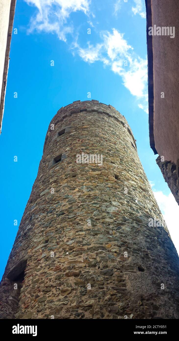 Das Schloss des kleinen Dorfes Campo Ligure. Wunderschönes italienisches Dorf. Stockfoto