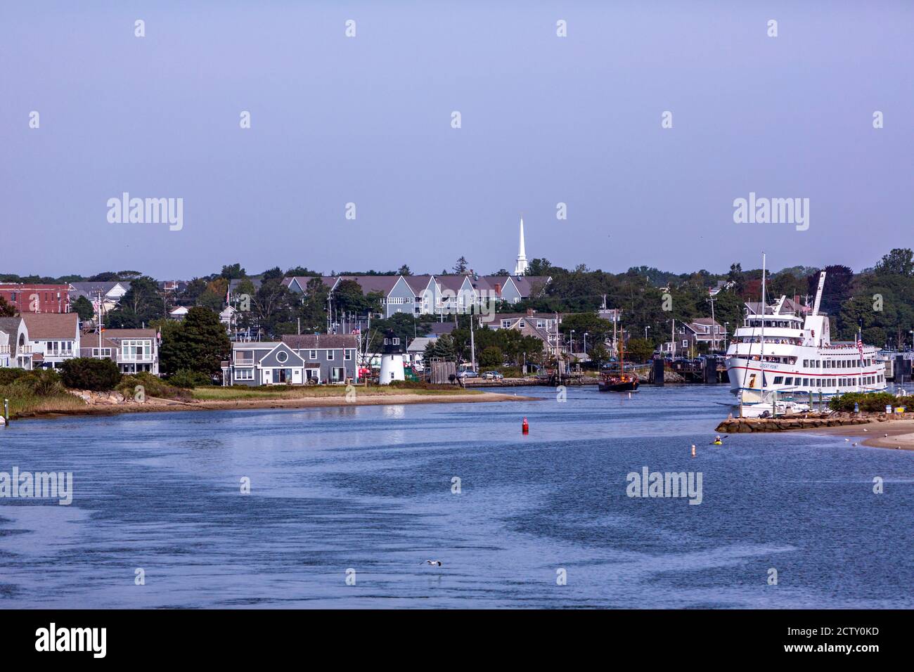Hyannis Rear Range Lichtansicht von der Fähre nach Nantucket, Hyannis, Barnstable, Cape Cod Peninsula, Massachusetts, USA Stockfoto