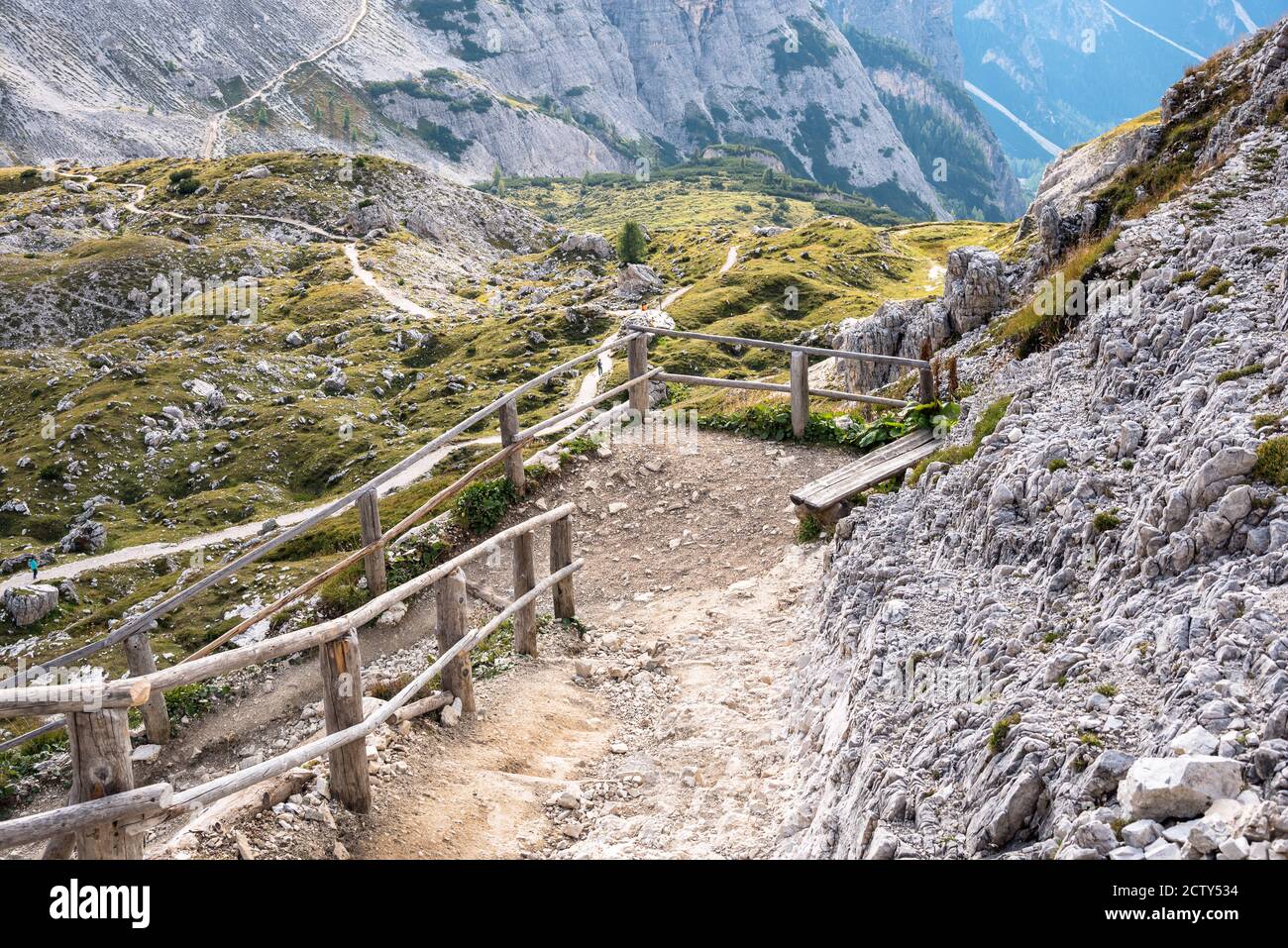 Hochgebirgspfad in den Europäischen Alpen im Sommer Tag Stockfoto