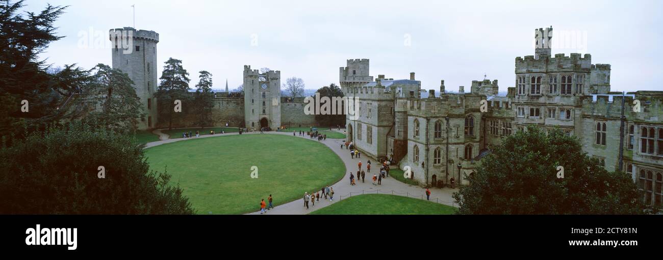Blick auf Gebäude in einer Stadt, Warwick Castle, Warwickshire, England Stockfoto