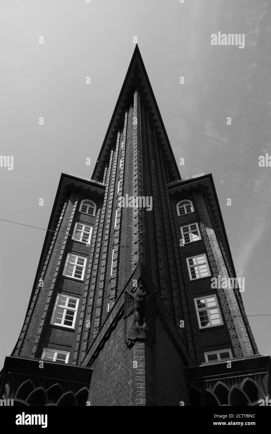 Low-Angle-Ansicht eines Bürogebäudes, Chilehaus, Hamburg, Deutschland Stockfoto
