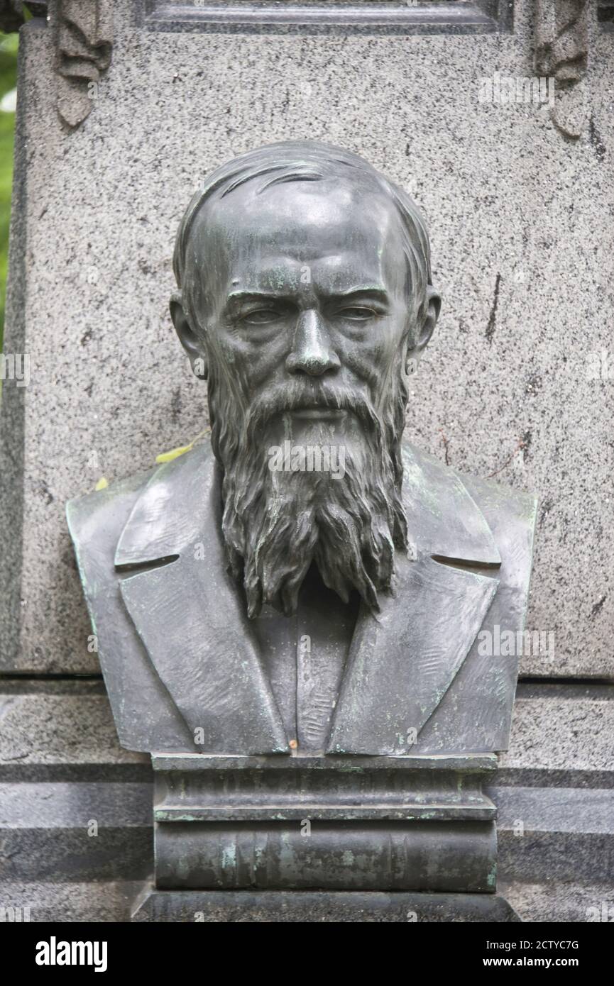 Das Grab Fjodor Dostojewski bei Tikhinskoje Kladbistse der Tichwiner Friedhof, St. Petersburg, Russland Stockfoto
