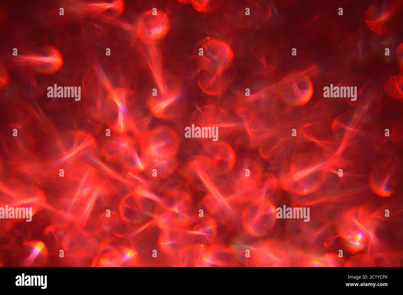 Flackernder abstrakter Hintergrund mit defokussierten roten Licht. Stockfoto