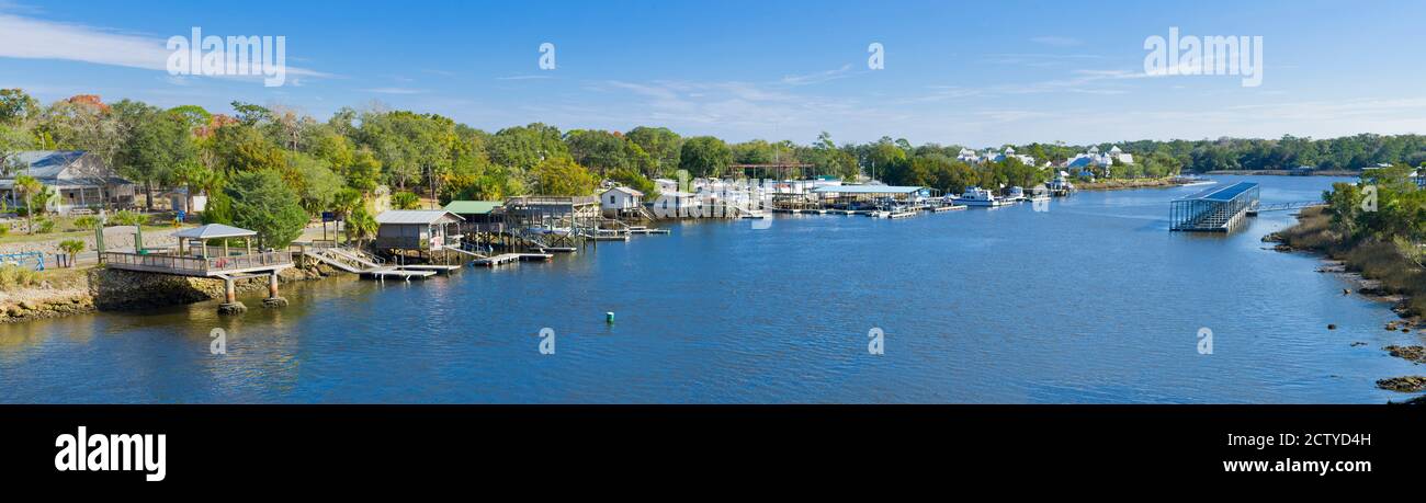 Bootshäuser am Steinhatchee River, Steinhatchee, Florida, USA Stockfoto
