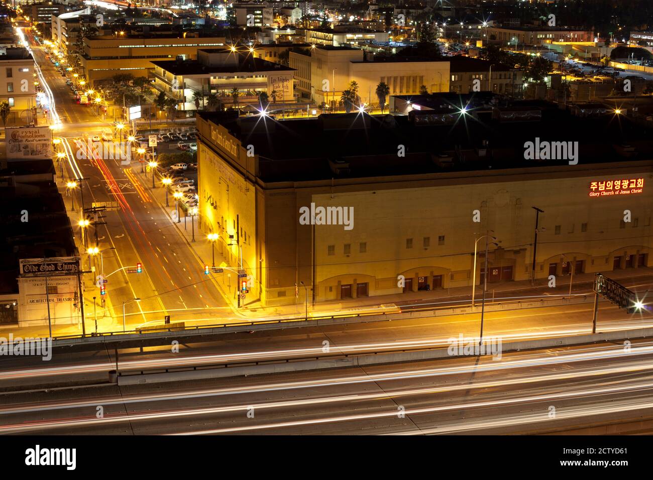 High-Angle-Ansicht einer Stadt beleuchtet in der Nacht, Los Angeles, Kalifornien, USA Stockfoto