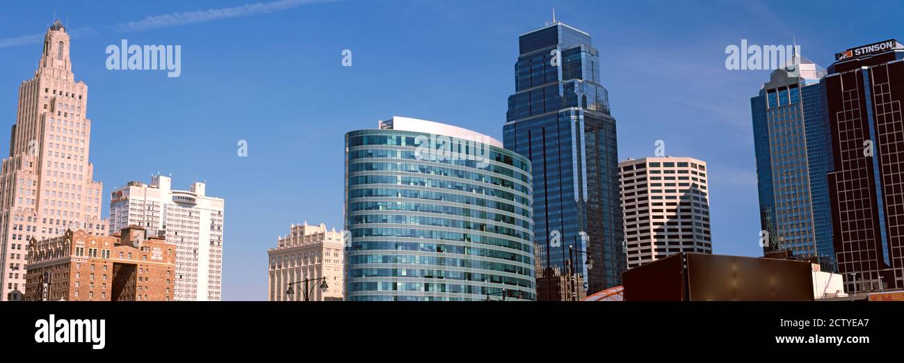 Niedriger Winkel Blick auf Downtown Skyline, Kansas City, Missouri, USA Stockfoto