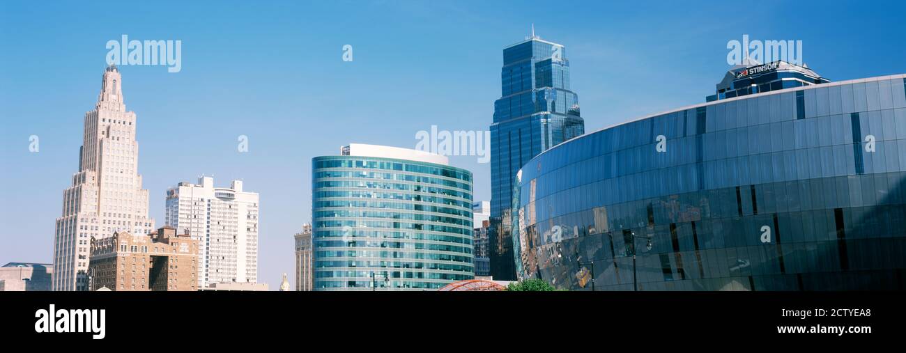 Niedriger Winkel Blick auf Downtown Skyline, Kansas City, Missouri, USA Stockfoto