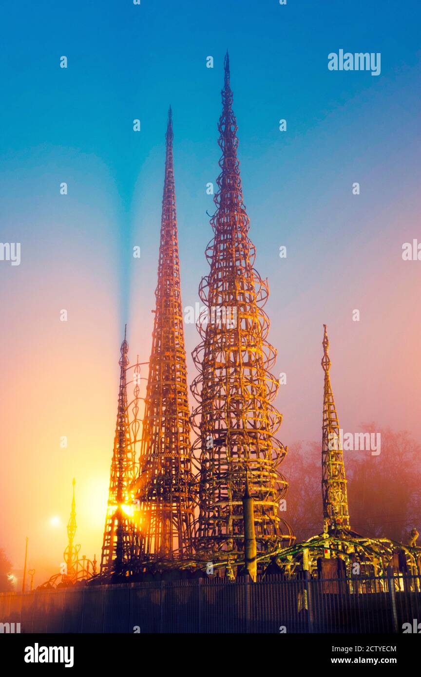 Watts Towers in der Dämmerung, Watts, Los Angeles, Kalifornien, USA Stockfoto
