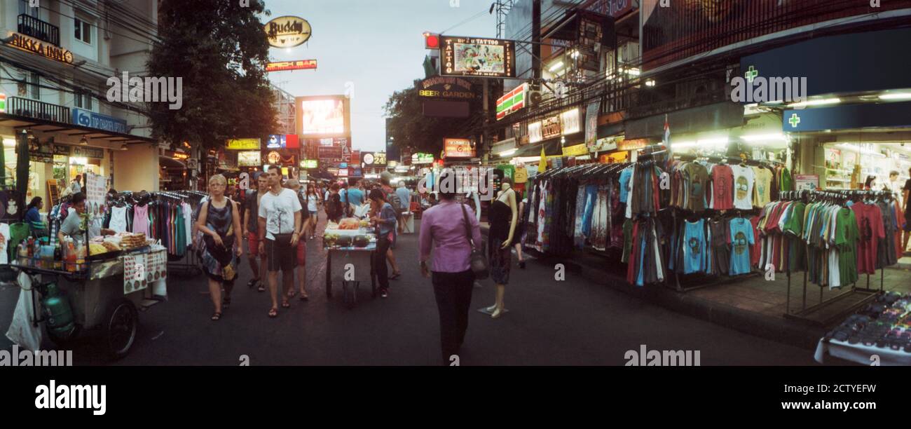 Straßenszene in einer Stadt, Khao San Road, Bangkok, Thailand Stockfoto