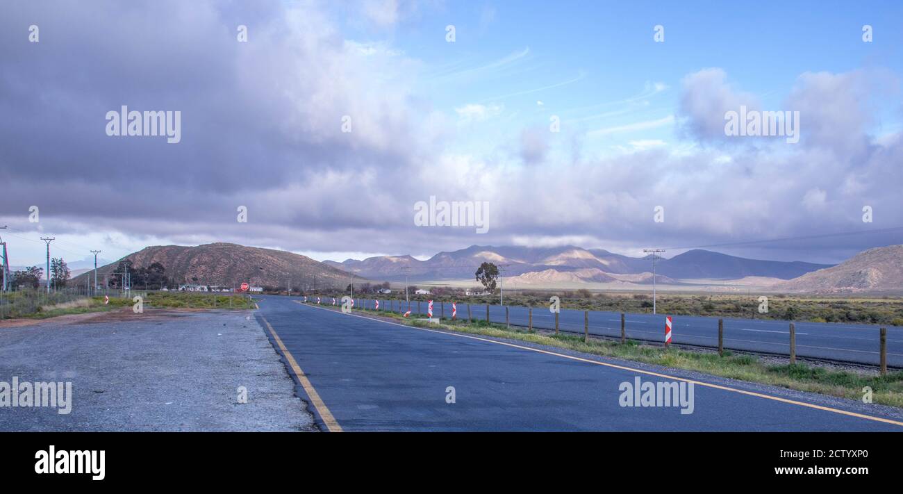 Touwsriver, Südafrika - die Autobahn N1 verläuft zwischen Gauteng im Norden und Westkap im Süden des Landes Stockfoto