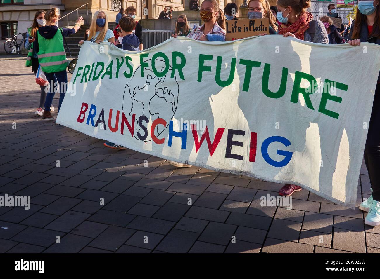 Braunschweig, 26. September 2020: Spitze des demonstrationsmarsches gegen den globalen Klimawandel. Aktivisten tragen Gesichtsmasken wegen des Cor Stockfoto