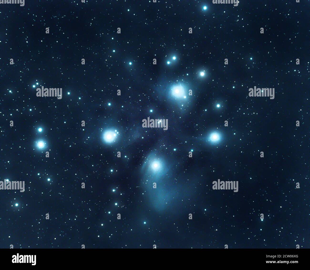Der Sternenhaufen der Plejaden, M45, 400 Lichtjahre vom Planeten Erde, Teleskop Langaufnahme mit Nikon Z7 am 25. September 2020, die schwache Nebel des Meropennebels (untere Mitte) um den blau-weißen Superriesenstern Merope zeigt. Kredit: Malcolm Park/Alamy Stockfoto