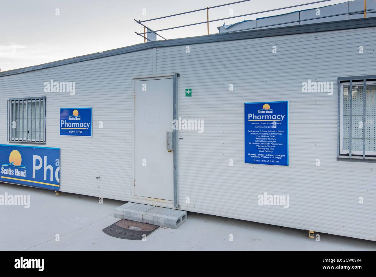 Ein temporäres Gebäude, das von einem Apotheker Chemiker während der Verwendung Ein neuer Laden wird gebaut Stockfoto