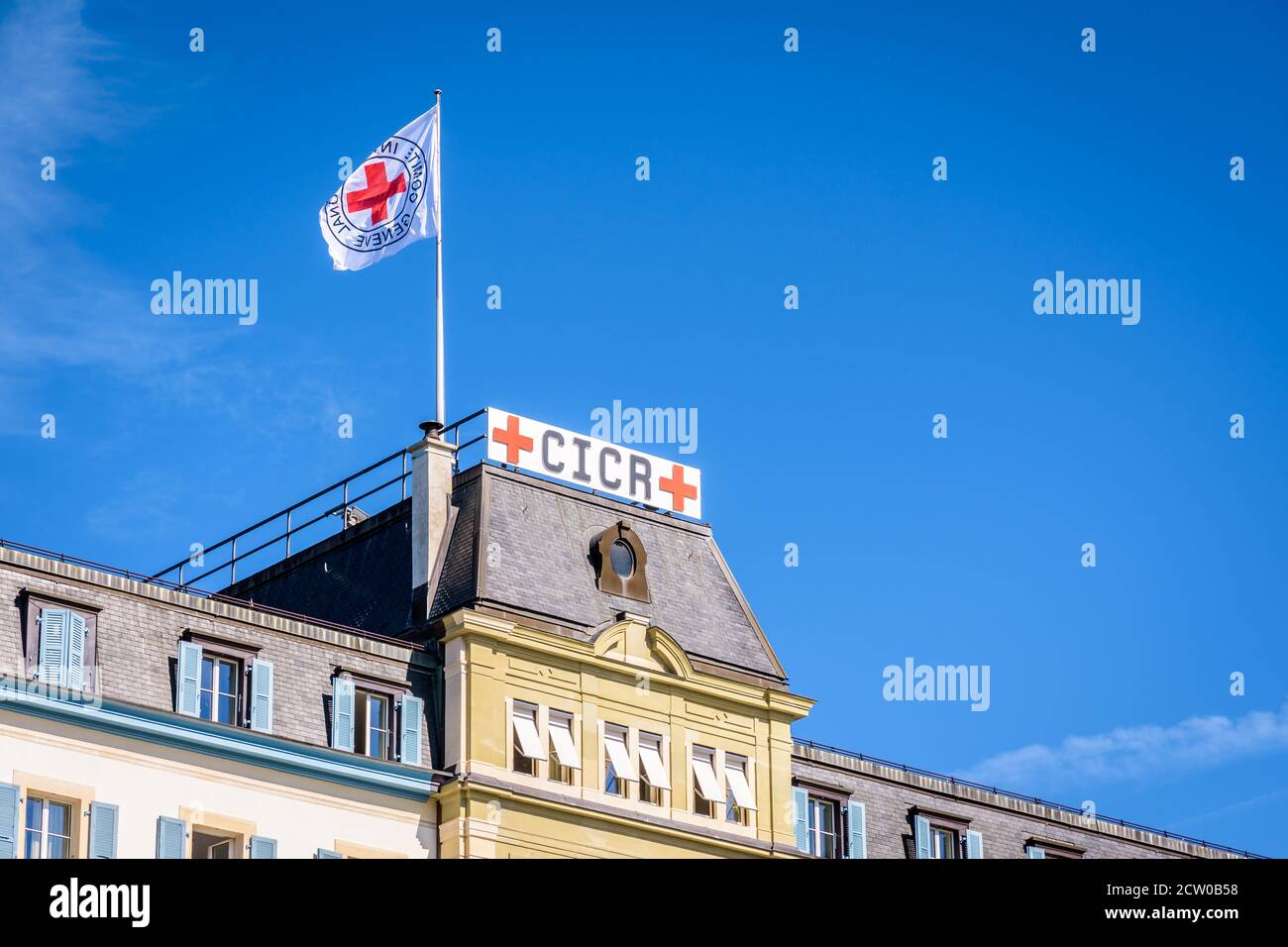 Nahaufnahme der Fassade des Hauptquartiers des Internationalen Komitees vom Roten Kreuz (IKRK), einer humanitären Organisation in Genf, Schweiz. Stockfoto