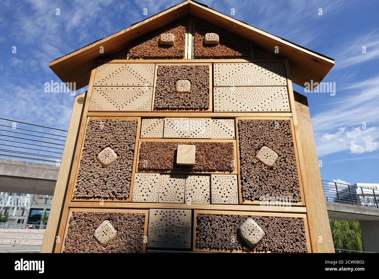 Bienenhotel für Solitärbienen Berlin City Stockfoto