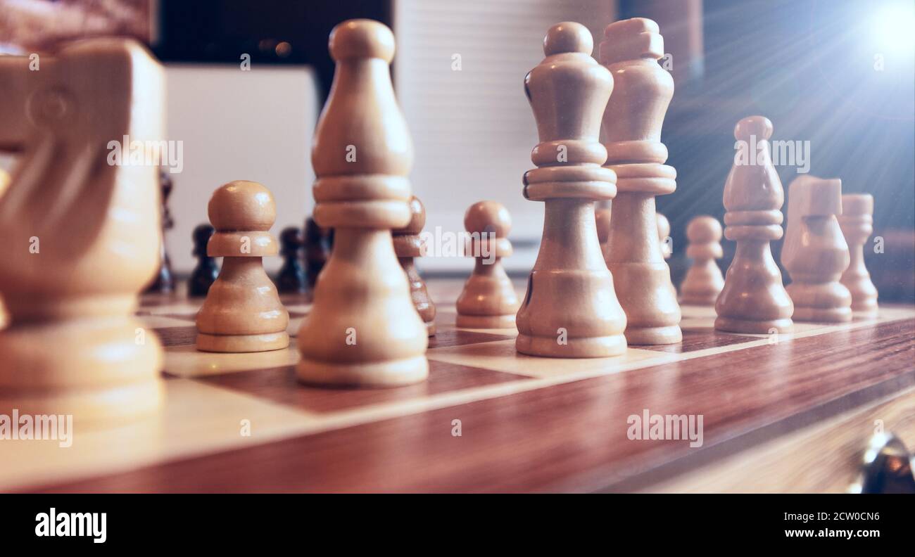 Nahaufnahme Schach, Problemlösungsstrategie, strategisches Denken. Stockfoto