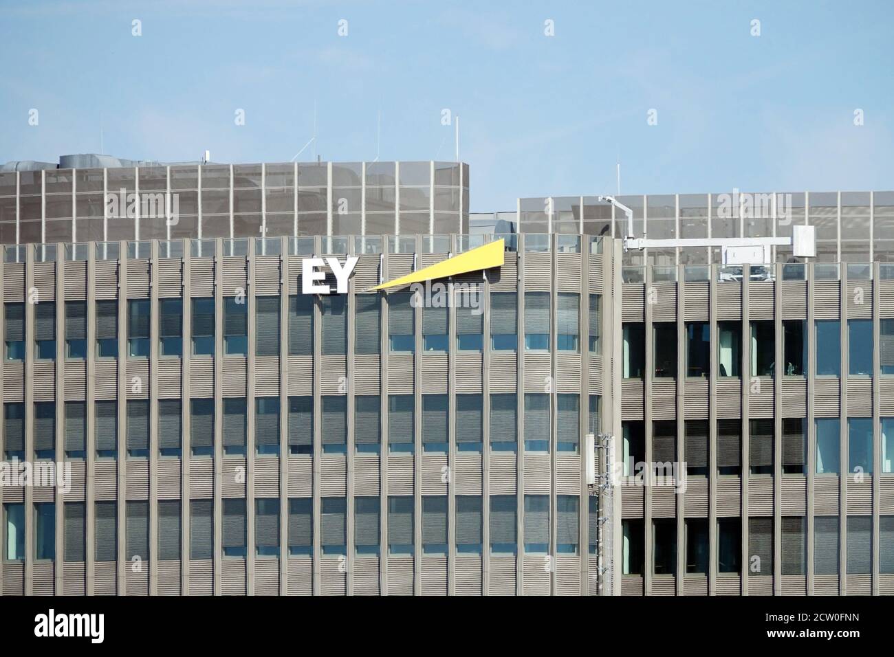 Berlin EY Ernst & Young Logo auf dem Bau Stockfoto