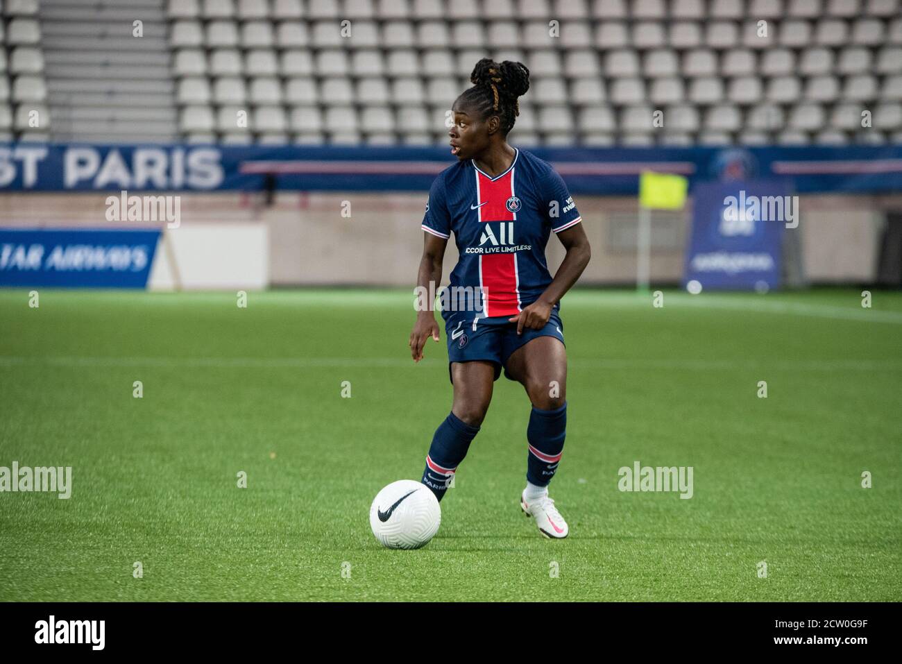 Sandy Baltimore von Paris Saint Germain kontrolliert den Ball während Die französische Meisterschaft der Frauen D1 Arkema Fußballspiel zwischen Paris Saint-Germain A Stockfoto