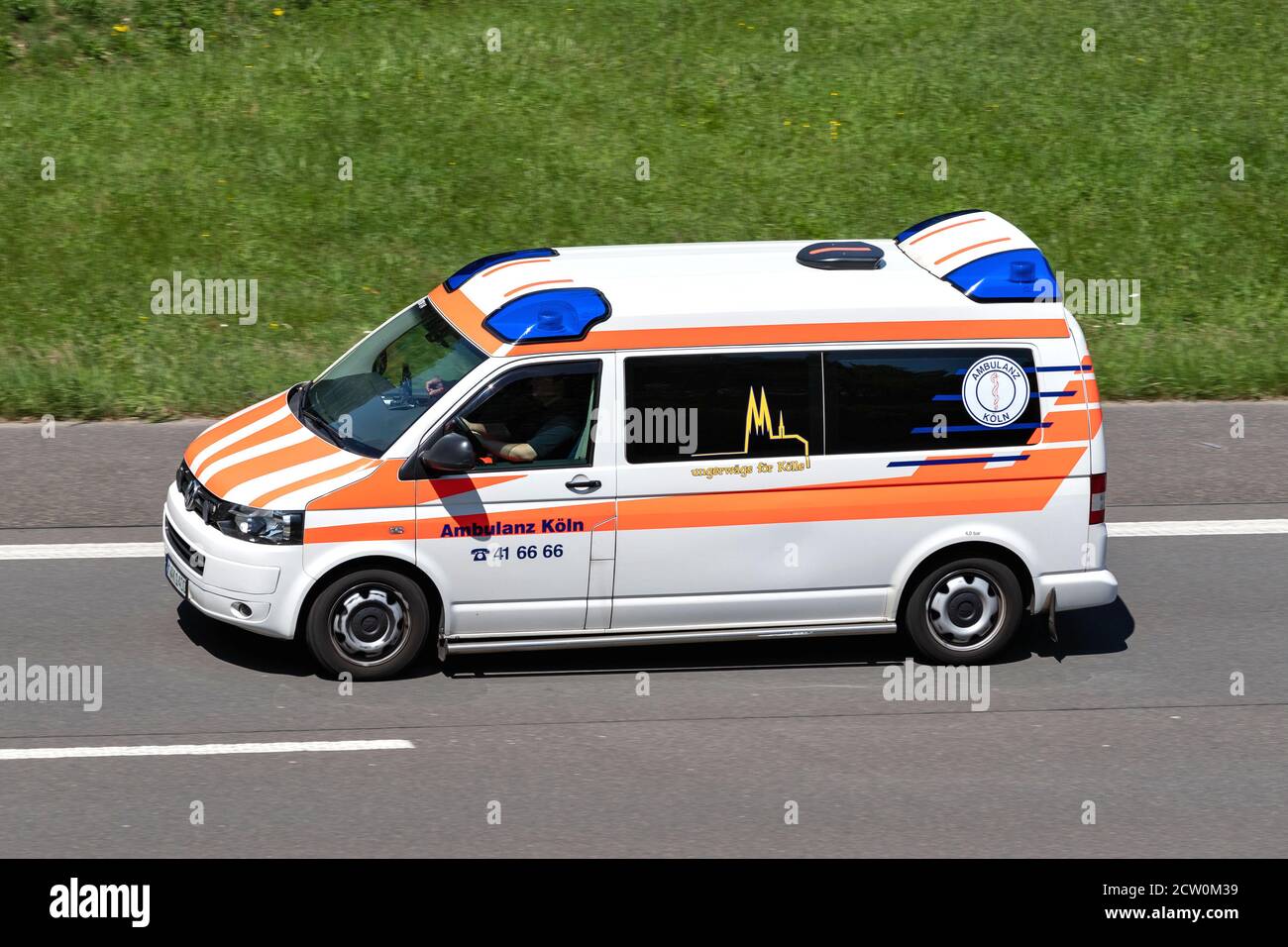 Ambulanz Köln Ambulanz auf der Autobahn. Stockfoto