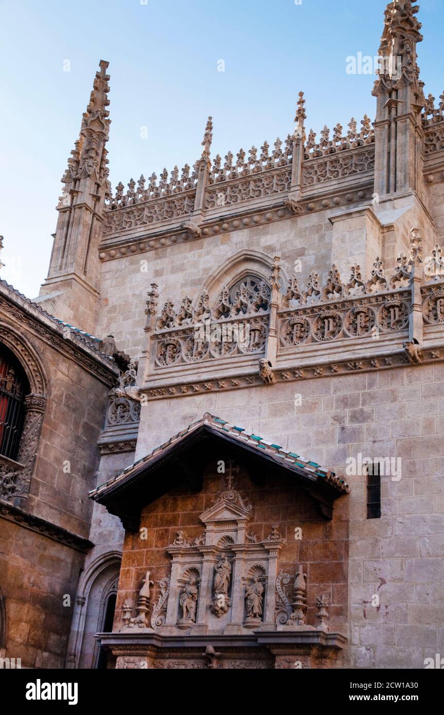 Die gotischen Türme der Capilla Real oder die Königliche Kapelle von Granada, Spanien. Stockfoto