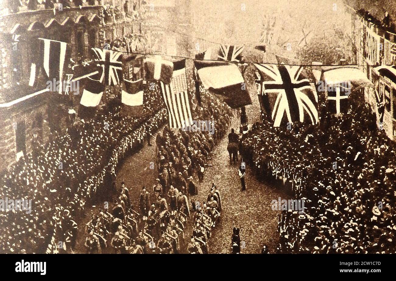 1900. Die City of London Imperial Volunteers oder CIV war ein britisches Freiwilligenkorps während des Zweiten Burenkrieges. Dieses alte Foto zeigt den festmarsch der Rückkehr der C I V südafrikanischen Freiwilligen. Stockfoto