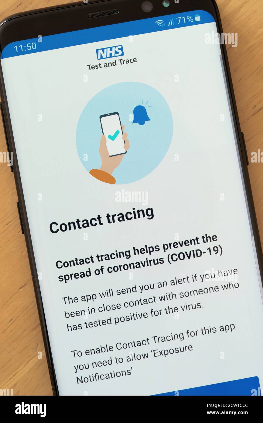 Ein Smartphone-Bildschirm, auf dem die NHS Test and Trace App angezeigt wird Für Kontaktverfolgung und Test und Trace in England für Die Covid-19 Coronavirus-Pandemie Stockfoto