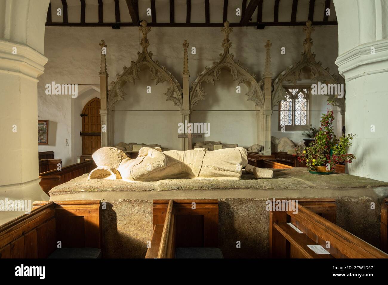 Aus dem 14. Jahrhundert stammende Bildnisse der Familie De la Beche, bekannt als die Aldworth Giants in der St. Mary's Church in Aldworth Village, Berkshire, Großbritannien Stockfoto