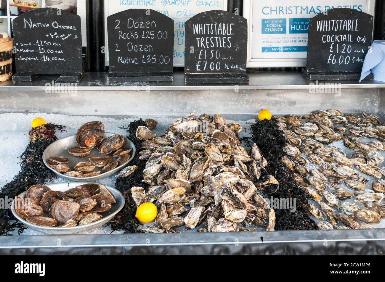 Austern zum Verkauf in Whitstable. Stockfoto