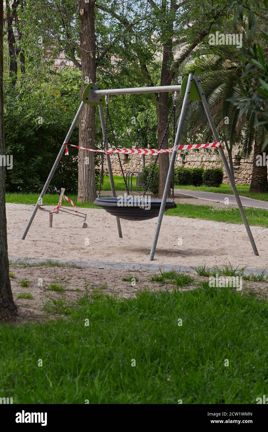 Runde Kinderschaukel im Park Stockfoto