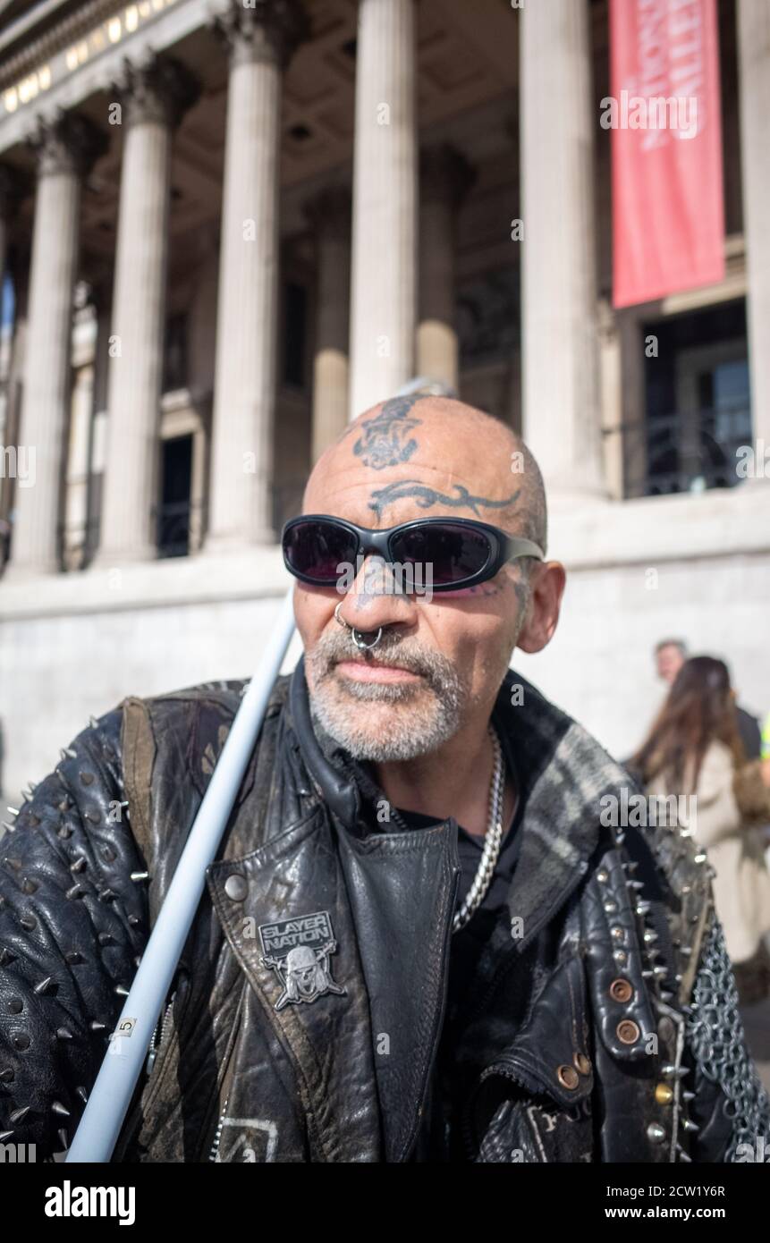 London, Großbritannien. September 2020. Anti-Lockdown-Proteste auf dem Trafalgar Square werden von der Polizei geschlossen, nachdem die Massen die sozialen Distanzierungsregeln ignoriert haben. Thous Stockfoto