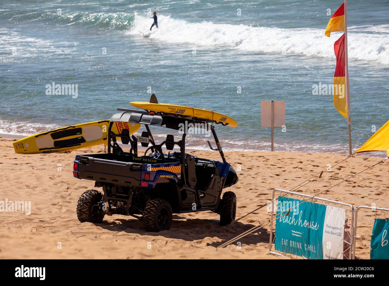 Australische Rettungsschwimmer am Avalon Beach in Sydney, NSW, Australien Stockfoto