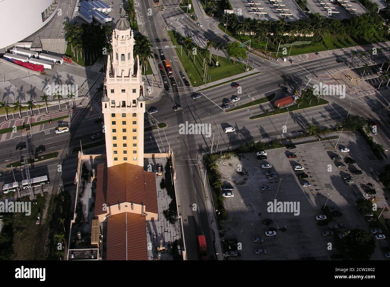 Archiv September 2005 Luftaufnahme des historischen Freedom Tower Gebäude in der Innenstadt von Miami, Florida. Stockfoto