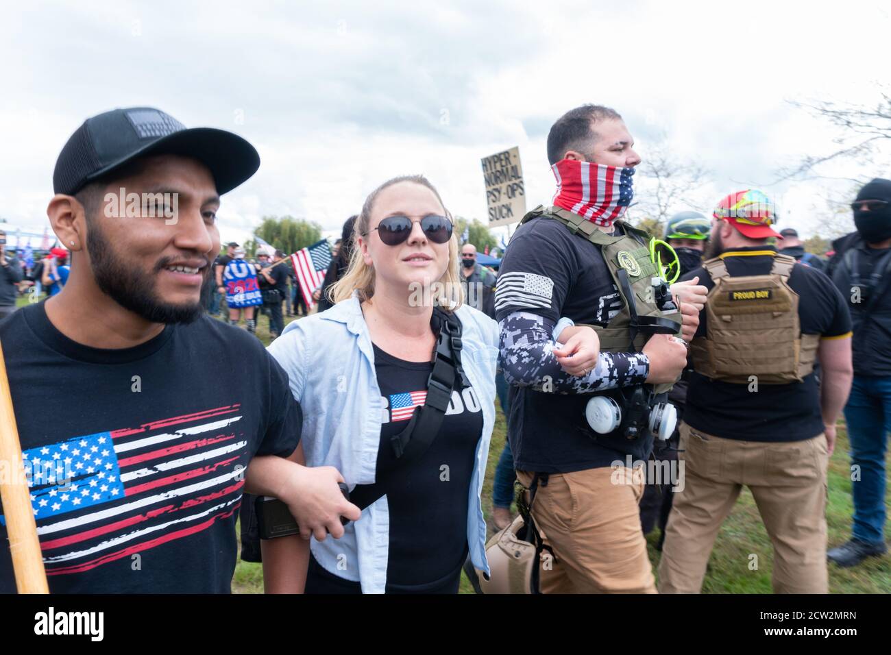 Portland, Oregon, USA. September 2020. Proud Boys während der "End to Domestic Terrorism"-Kundgebung zur Unterstützung des Kenosha-Schützen Kyle Rittenhouse und Aaron 'Jay' Danielson, der während der anhaltenden Proteste in der Stadt von einem antifaschistischen Demonstranten erschossen wurde. Kredit: Albert Halim/Alamy Live Nachrichten Stockfoto