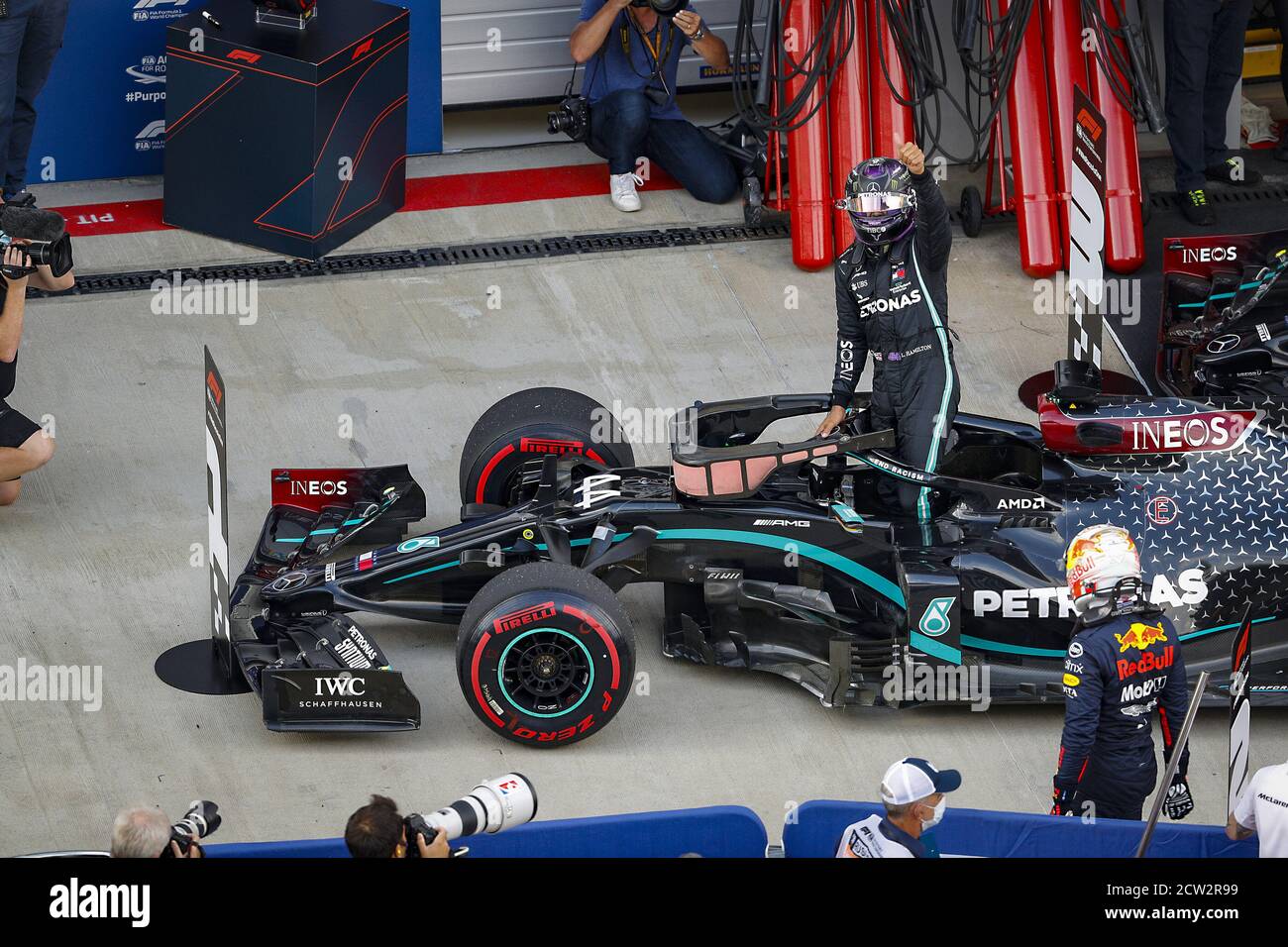 44 HAMILTON Lewis (gbr), Mercedes AMG F1 GP W11 Hybrid EQ Power+, Action, feiert seine Pole Position beim Formel 1 VTB Russian Grand Prix 20 Stockfoto