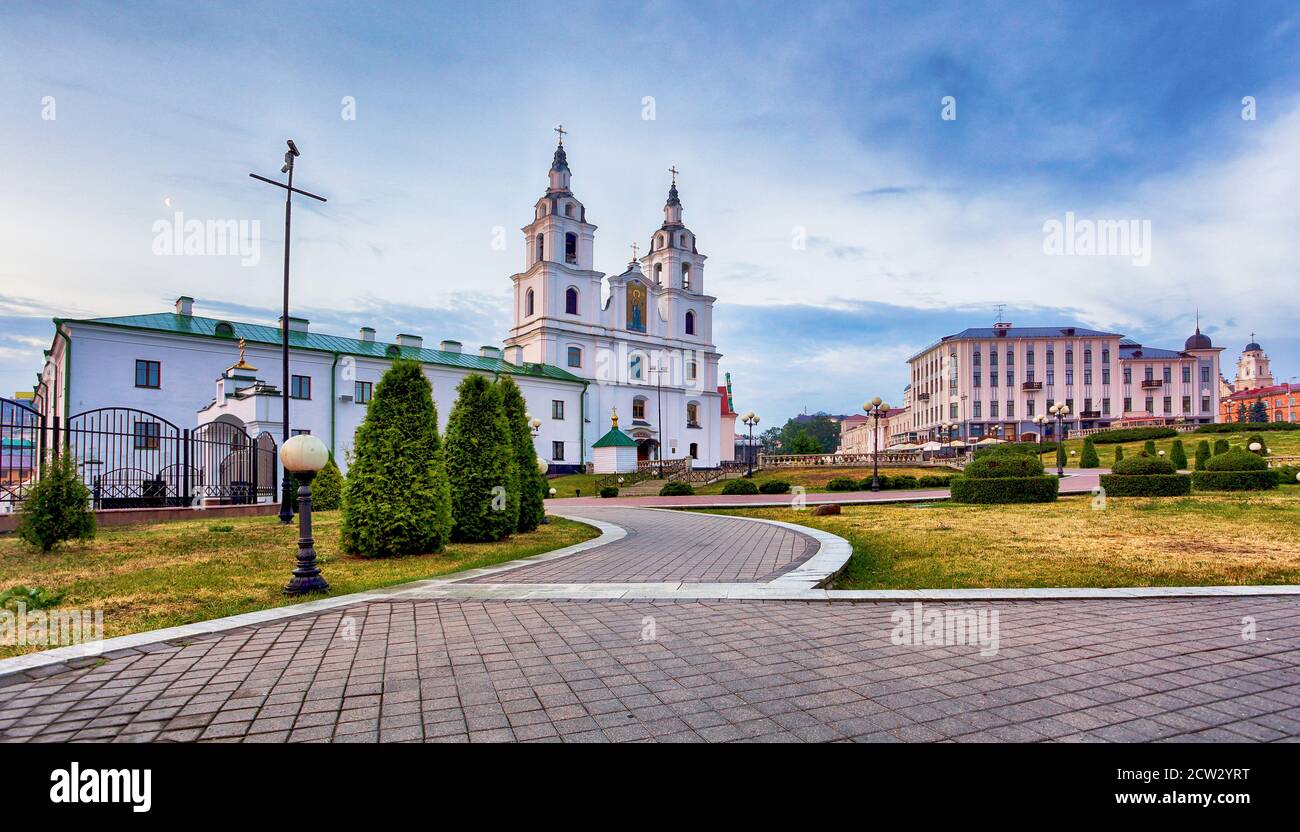 Minsk, Weißrussland - Orthodoxe Kathedrale des Heiligen Geistes gesehen bei Sonnenuntergang Stockfoto