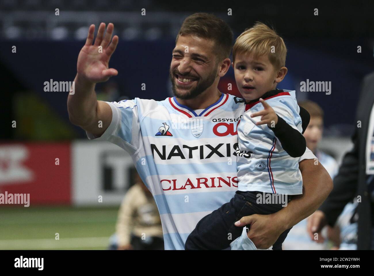 Teddy Iribaren von Racing 92 feiert den Sieg nach dem Champions Cup, dem Halbfinale des Rugby-Union-Matches zwischen Racing 92 und Saracens am Septemb Stockfoto