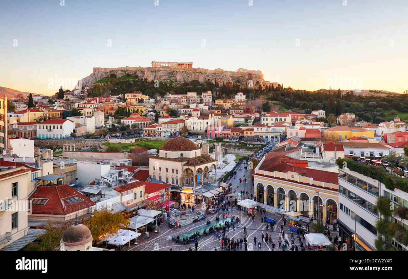 Athen, Griechenland - Monastiraki Platz und die antike Akropolis Stockfoto