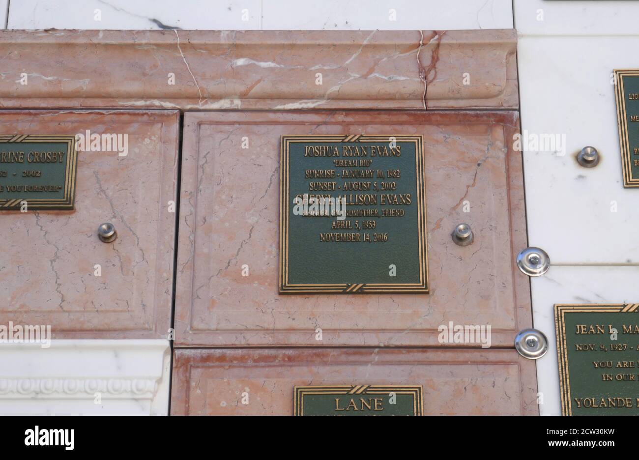 Los Angeles, Kalifornien, USA 24. September 2020 EIN allgemeiner Blick auf die Atmosphäre des Grabes des Schauspielers Joshua Ryan Evan im Forest Lawn Memorial Park Hollywood Hills am 24. September 2020 in Los Angeles, Kalifornien, USA. Foto von Barry King/Alamy Stockfoto Stockfoto