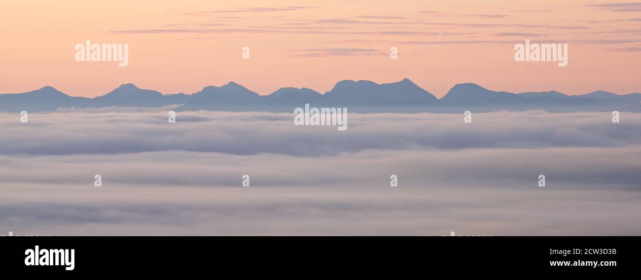 Eine Cloud-Inversion im Morgengrauen Stockfoto