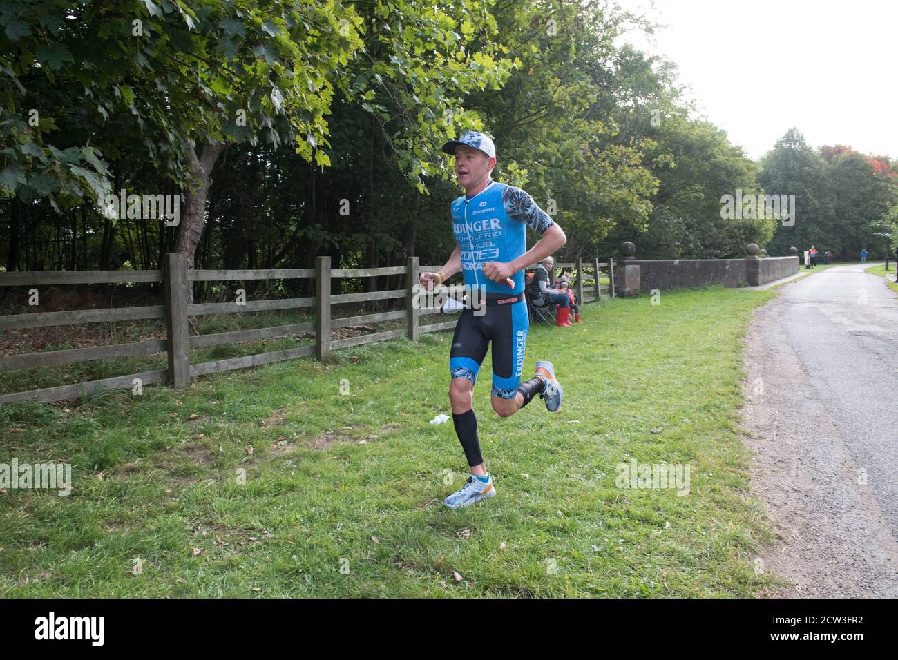 Profisportler Thomas Davis beim letzten Event des Jahres beim Thoresby Park X Outlaw Triathlon. Stockfoto