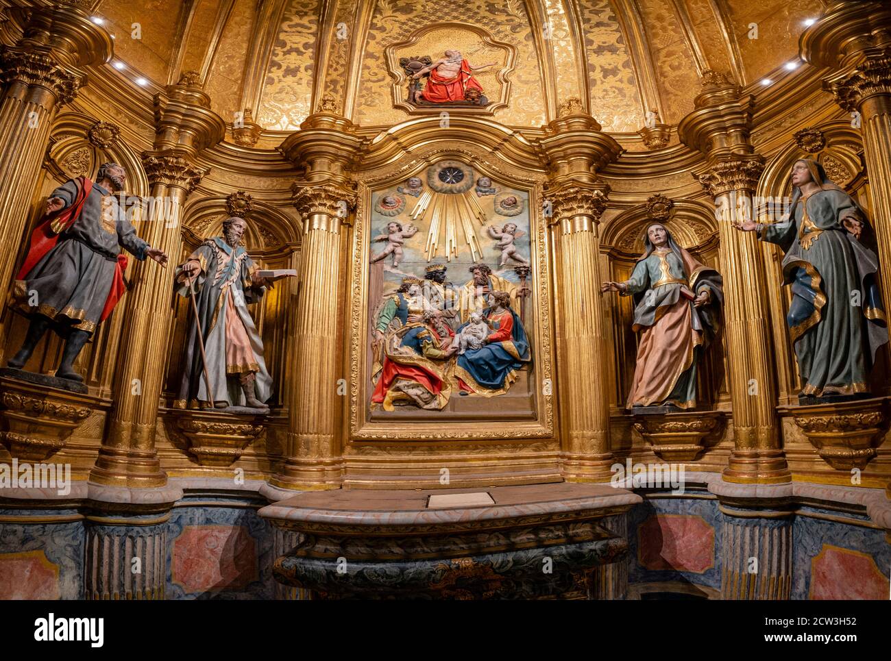 Retablo de los Reyes, estilo rococó, elaborado por Manuel Adán y Julián Martínez entre 1750 y 1757 con la colaboración de Andrés de Bolibe, catedral d Stockfoto