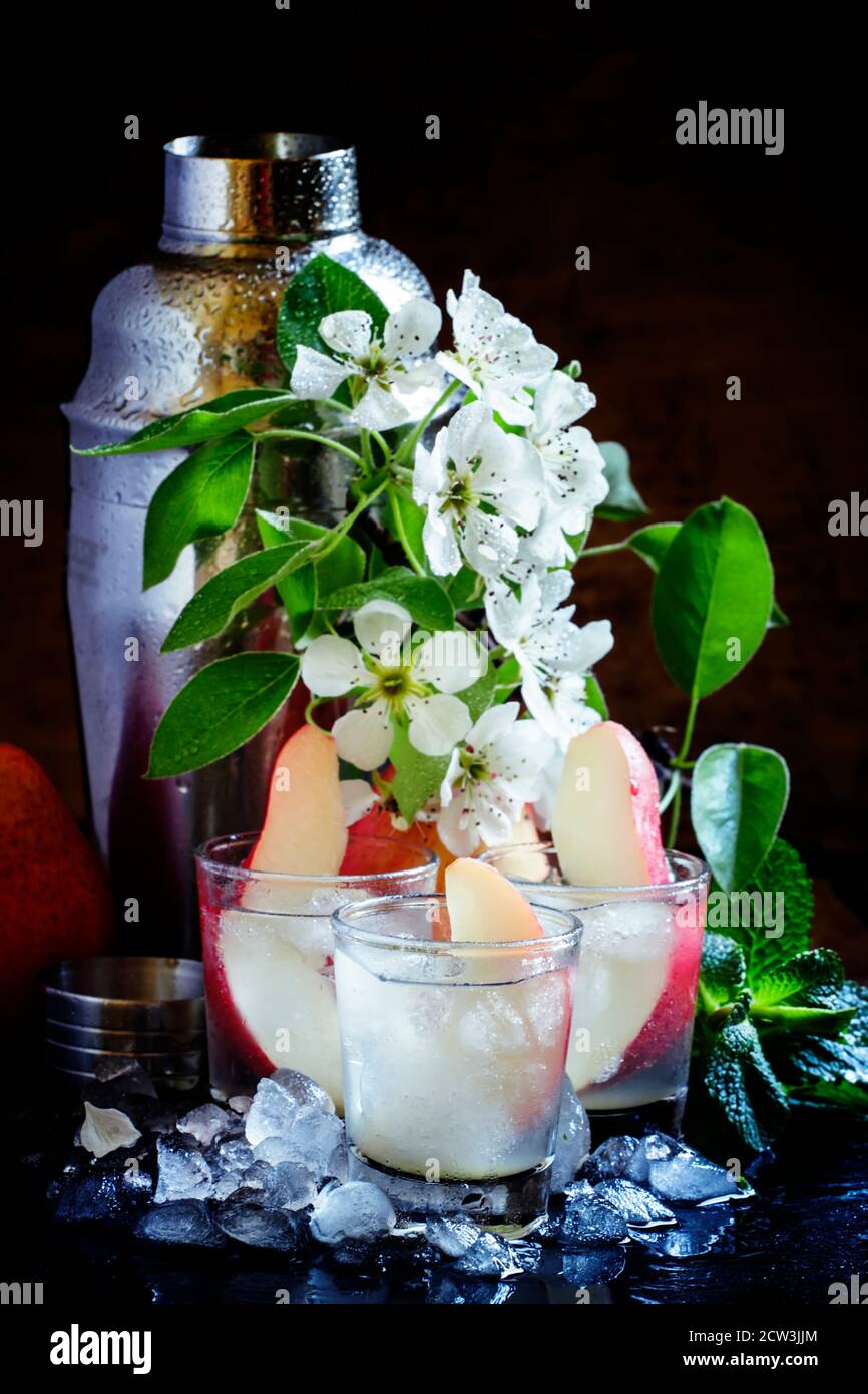 Pear Vodka Stockfotos Und Bilder Kaufen Alamy