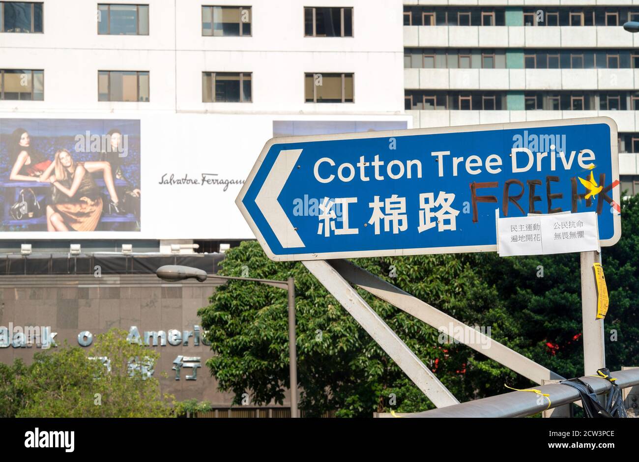HONGKONG, HONGKONG SAR, CHINA: 30. SEPTEMBER 2019. Die Umbrella-Revolution von 2014 greift mit der Polizei zurückzieht, die Demonstranten verantwortlich und r Stockfoto