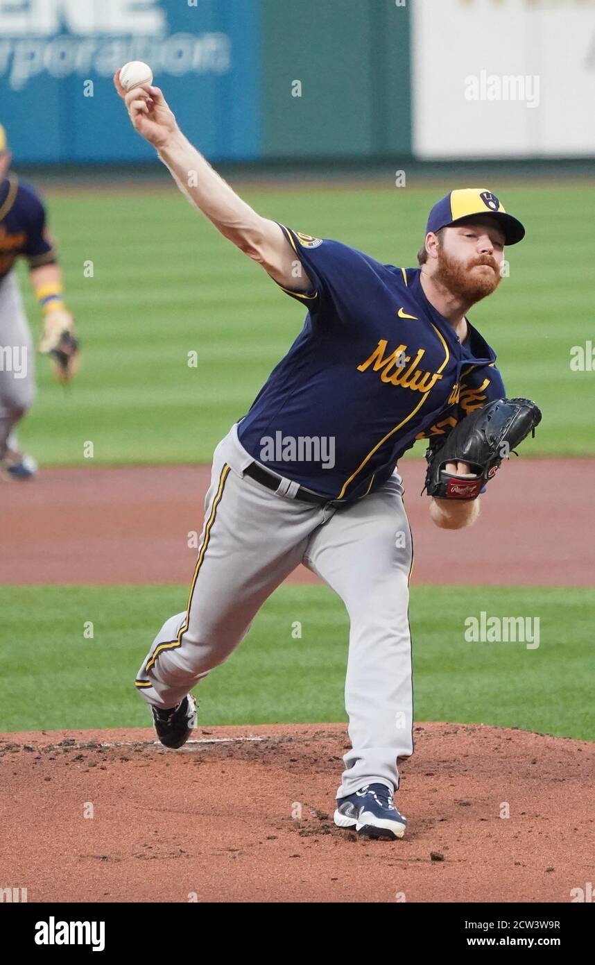 St. Louis, Usa. September 2020. Milwaukee Brewers Startkannen Brandon Woodruff liefert einen Pitch an die St. Louis Cardinals in der ersten Inning im Busch-Stadion in St. Louis am Samstag, 26. September 2020. Foto von Bill Greenblatt/UPI Kredit: UPI/Alamy Live News Stockfoto