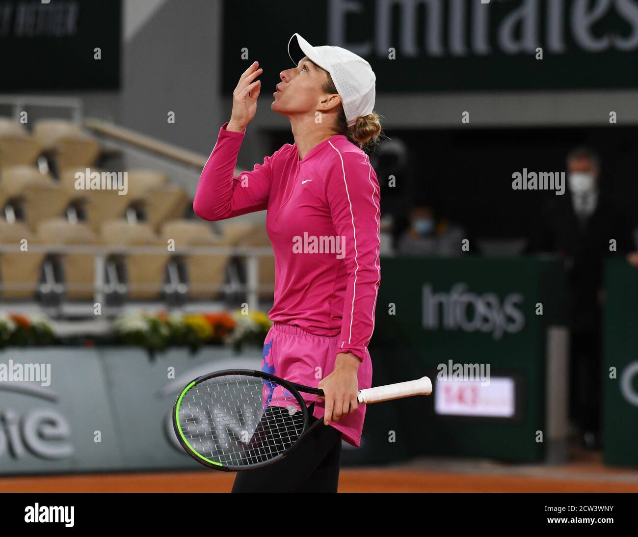 Paris, Frankreich. September 2020. Roland Garros Paris French Open 2020 Tag 1 270920 SIMONA HALEP (ROM) gewinnt das erste Runde Spiel Credit: Roger Parker/Alamy Live News Stockfoto