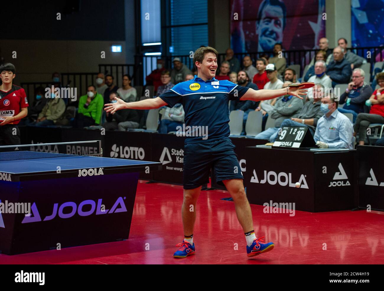 Grünwettersbach, Deutschland. September 2020. Kristian Karlsson (Düsseldorf) in der Siegespose. Dang Qiu (Grünwettersbach) gegen Kristian Karlsson (Düsseldorf). GES/Tischtennis Bundesliga: ASV Grünwettersbach - Borussia Düsseldorf, 09/27/2020 Tischtennis Bundesliga: Grünwettersbach vs Duesseldorf, Grünwettersbach, 27. September 2020 Nutzung weltweit Credit: dpa/Alamy Live News Stockfoto