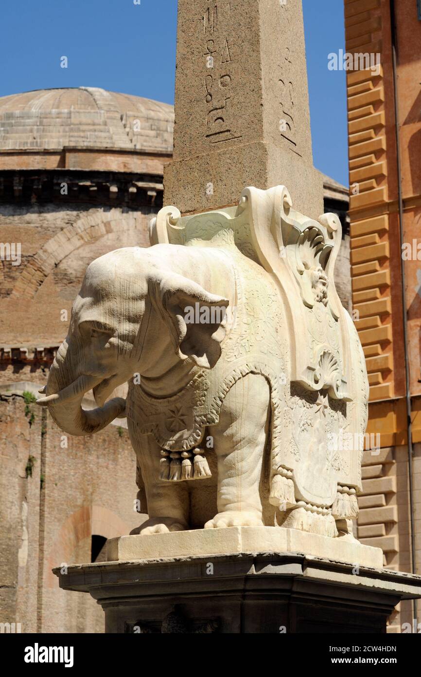 Italien, Rom, Piazza della Minerva, Bernini-Elefant und Obelisk namens Pulcino della Minerva Stockfoto