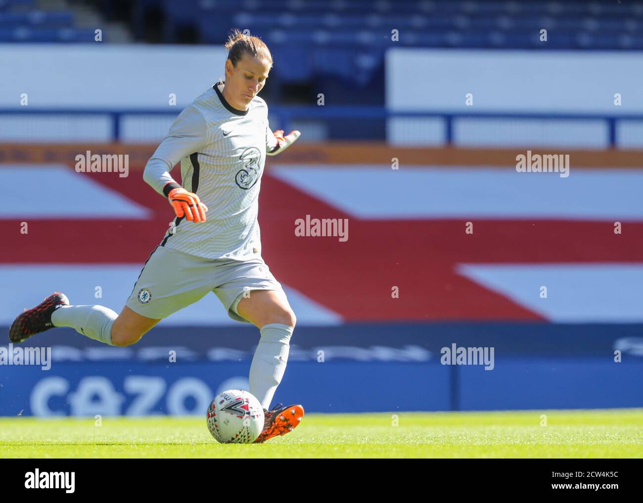 Walton, Großbritannien. September 2020. Torhüterin Ann-Kathrin Berger vom Chelsea-Torkick beim FA Cup Viertelfinale zwischen Everton und Chelsea. Mia Eriksson/SPP Credit: SPP Sport Press Photo. /Alamy Live Nachrichten Stockfoto