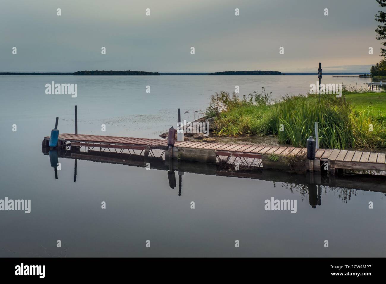 Blick auf den Oneida Lake in Cicero, NY bei Sonnenaufgang Stockfoto
