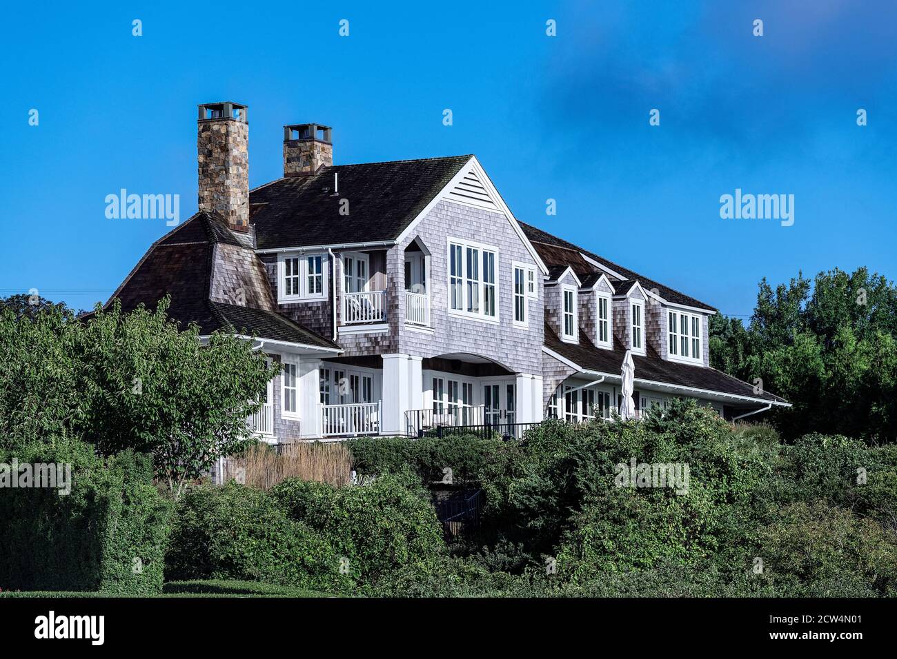 Wunderschönes Haus am Wasser auf Cape Cod. Stockfoto